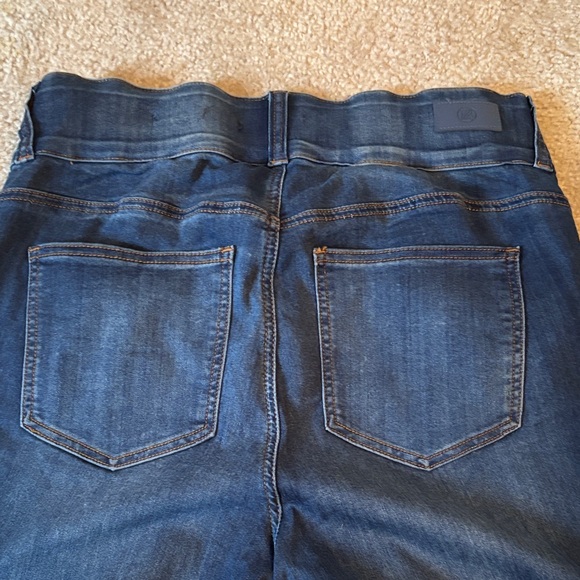 Women's Straight Leg Jeans - Dark Blue - Picture 3 of 3